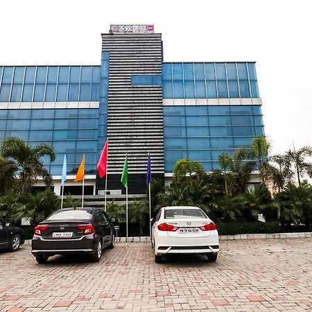 Hôtel La Silver Leaf à Nawāshahr Extérieur photo