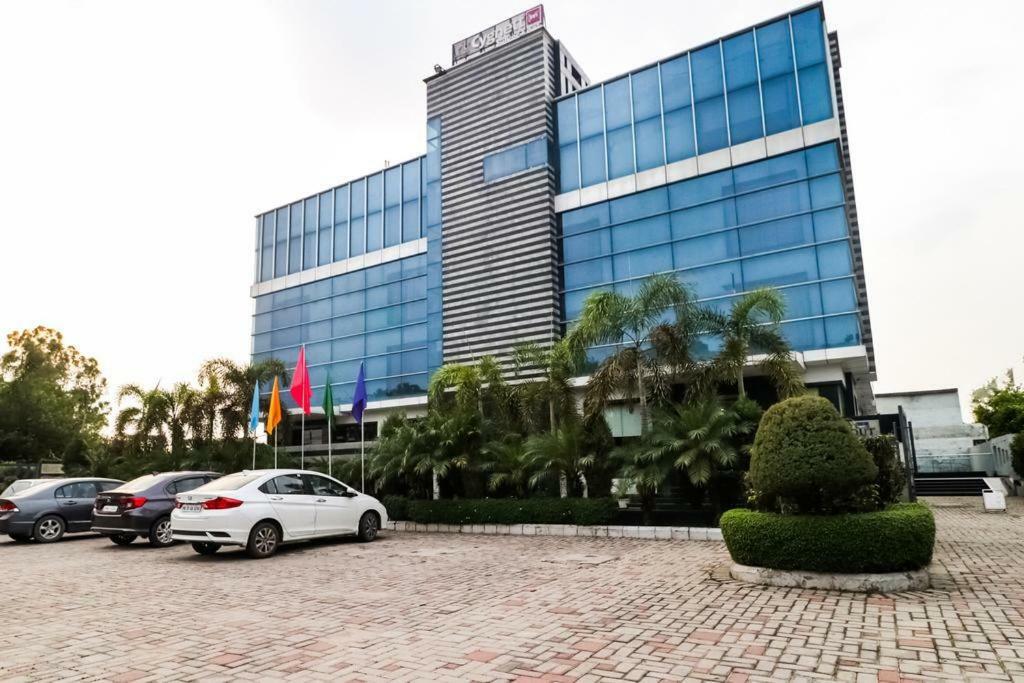 Hôtel La Silver Leaf à Nawāshahr Extérieur photo