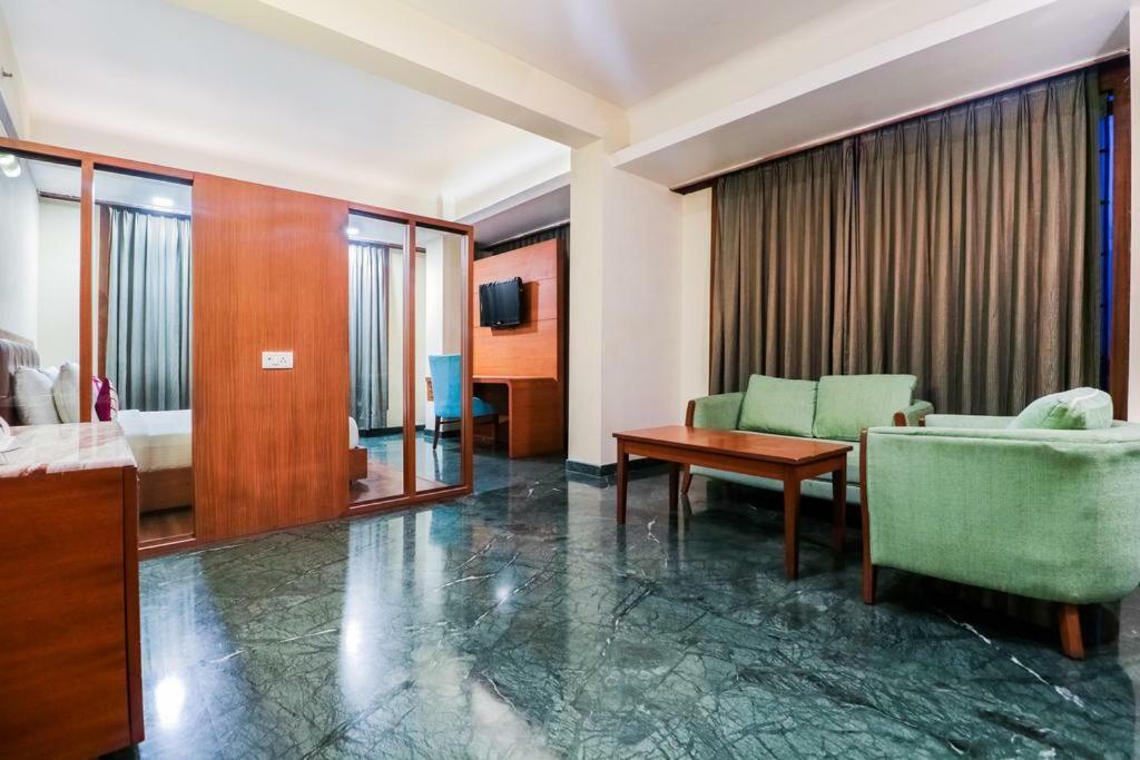 Hôtel La Silver Leaf à Nawāshahr Extérieur photo