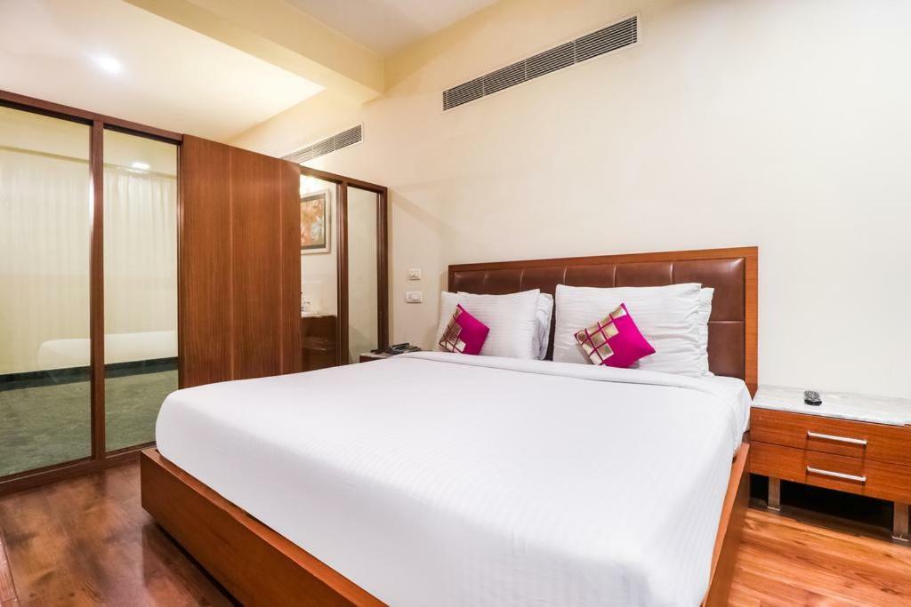 Hôtel La Silver Leaf à Nawāshahr Extérieur photo