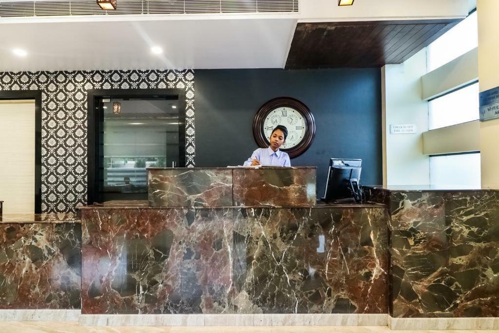 Hôtel La Silver Leaf à Nawāshahr Extérieur photo