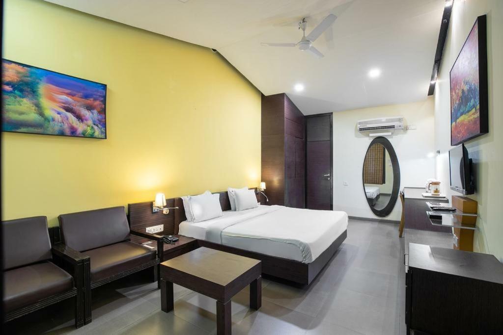 Hôtel La Silver Leaf à Nawāshahr Extérieur photo