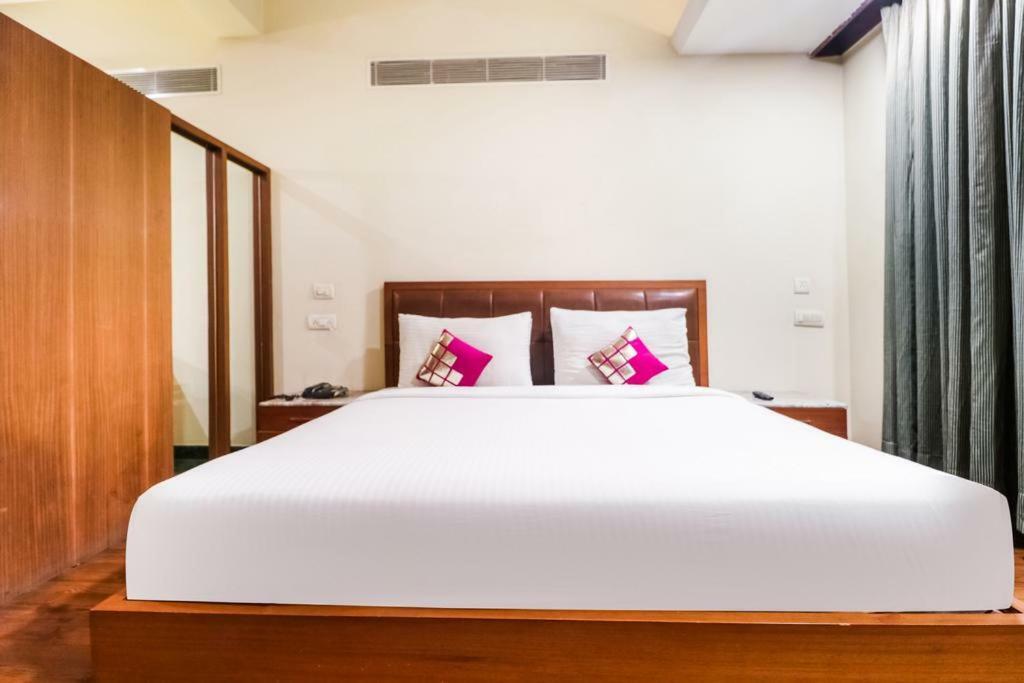 Hôtel La Silver Leaf à Nawāshahr Extérieur photo